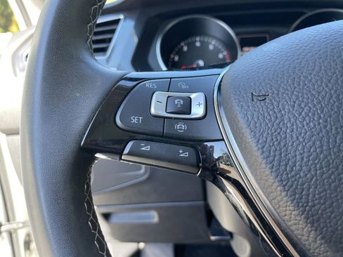 Used 2021 Volkswagen Tiguan SE image 12