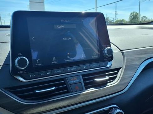 Used 2025 Nissan Altima 2.5 SV image 22