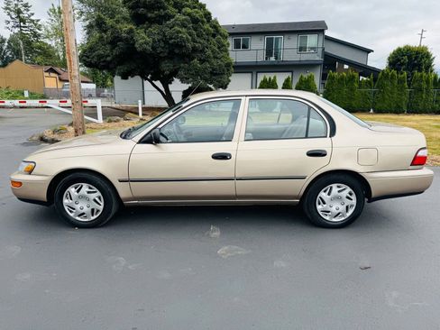 Used 1997 Toyota Corolla CE image 2