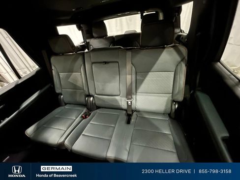 Used 2025 GMC Yukon AT4 AWD/4WD image 28