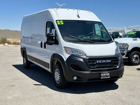 Used 2025 RAM ProMaster 3500 w/ Convenience Group FWD image 9
