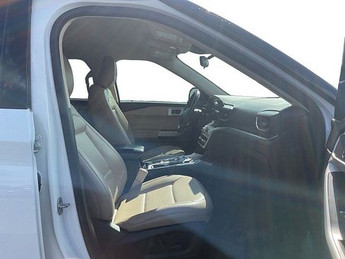 Used 2021 Ford Explorer XLT w/ Equipment Group 202A image 11