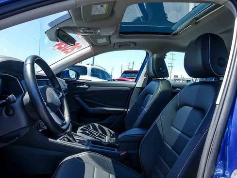 Used 2024 Volkswagen Jetta SE FWD image 11