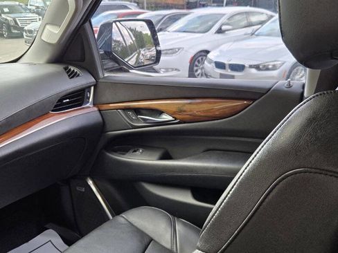 Used 2016 Cadillac Escalade ESV Luxury image 15