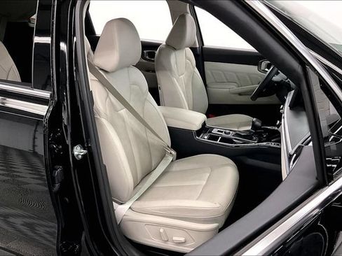 Used 2025 Kia Sorento SX FWD image 8