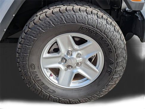 Used 2022 Jeep Gladiator Sport image 11