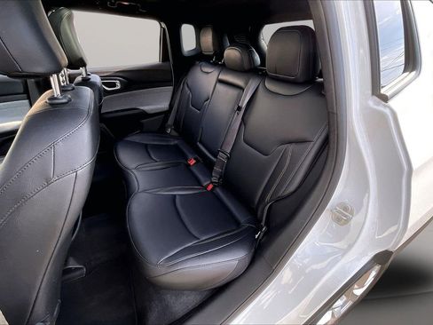 Used 2024 Jeep Compass Latitude w/ Sun and Sound Group image 23