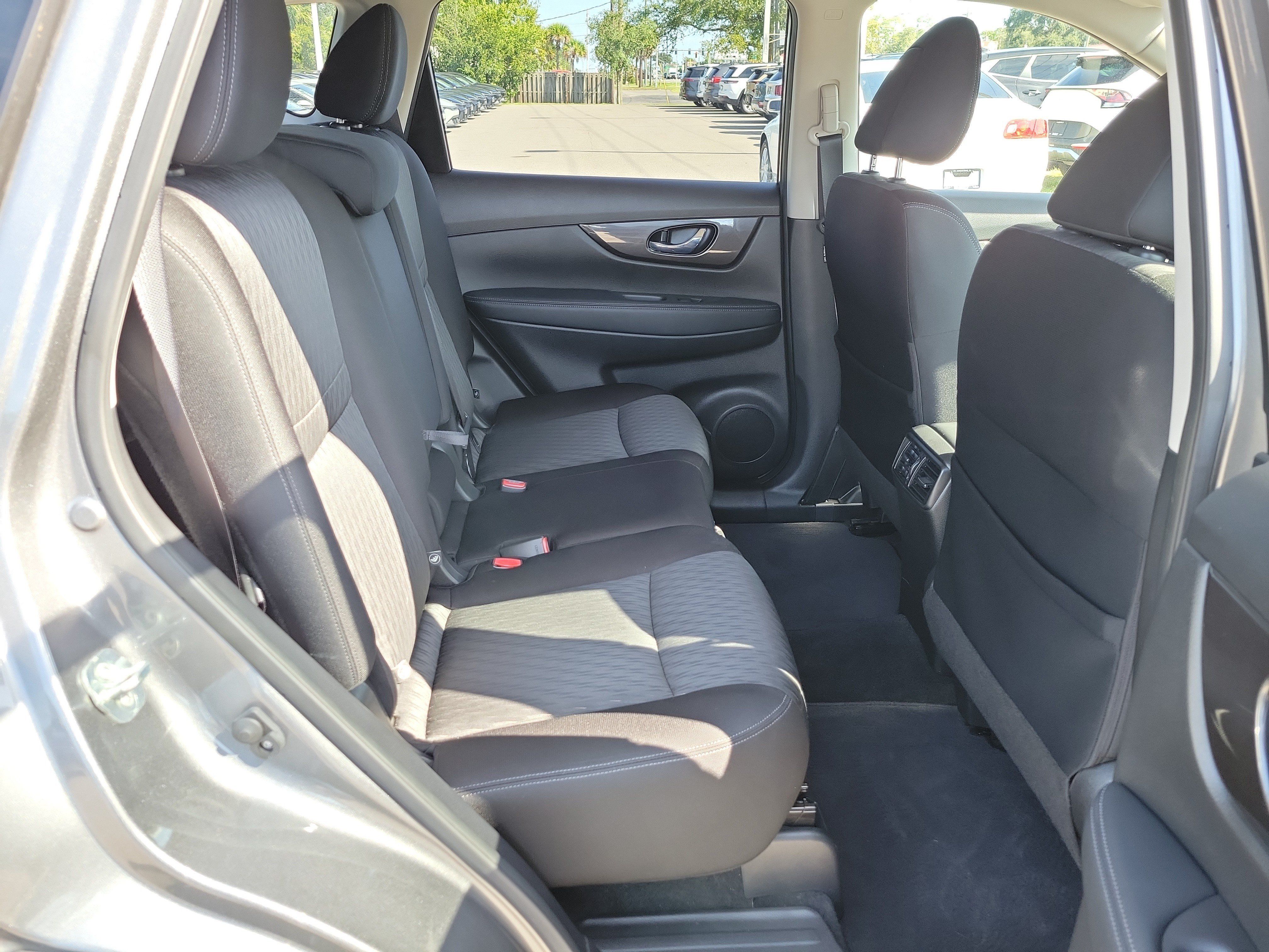 Used 2019 Nissan Rogue SV AWD/4WD image 11