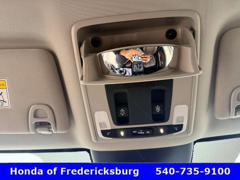 Certified 2025 Honda Pilot Elite image 42