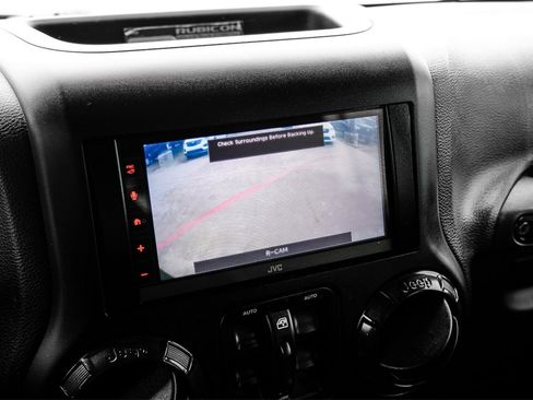 Used 2017 Jeep Wrangler Unlimited Rubicon image 17