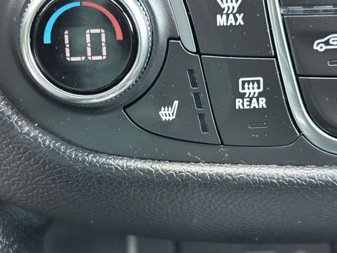 Used 2020 Chevrolet Equinox LT FWD image 23