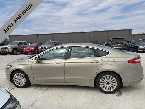 Used 2016 Ford Fusion SE w/ Equipment Group 502A image 8