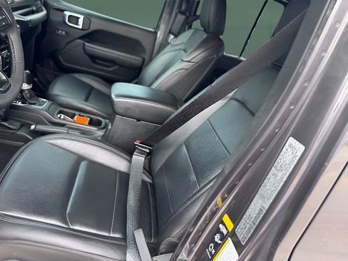 Used 2023 Jeep Gladiator Willys image 10
