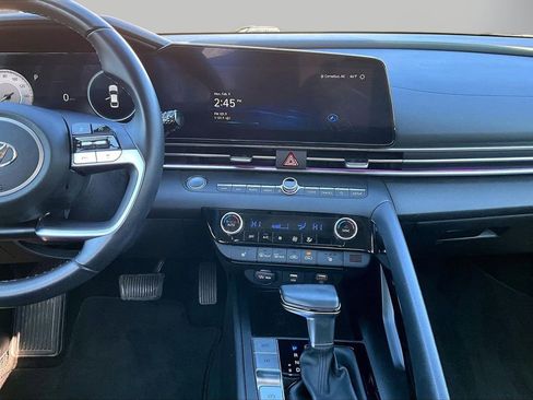 Used 2023 Hyundai Elantra Limited image 12