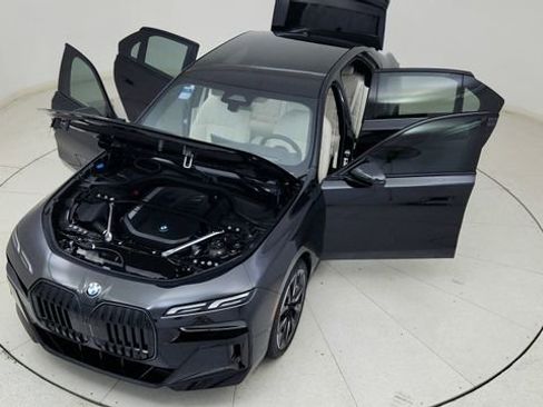 Used 2026 BMW 740i w/ Premium Package RWD image 88