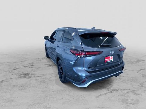 Used 2025 Toyota Highlander XSE image 8