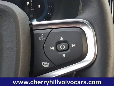 Certified 2025 Volvo XC40 B5 Ultra w/ Protection Package Premier image 23