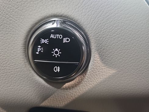 Used 2025 Mercedes-Benz GLC 300 4MATIC image 23