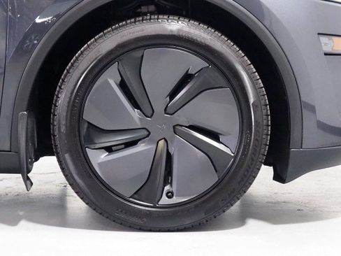 Used 2026 Tesla Model Y Long Range RWD image 55