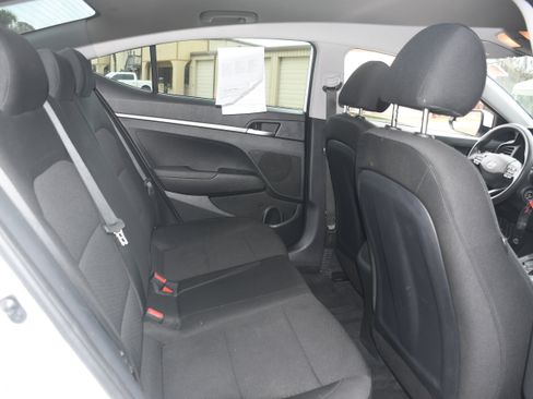 Used 2020 Hyundai Elantra SE w/ Cargo Package (C1) image 17