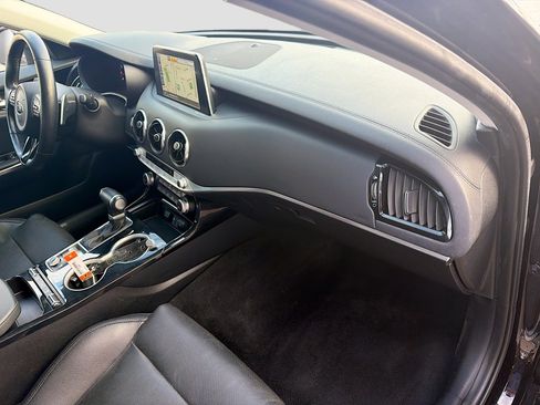 Used 2018 Kia Stinger Premium image 33
