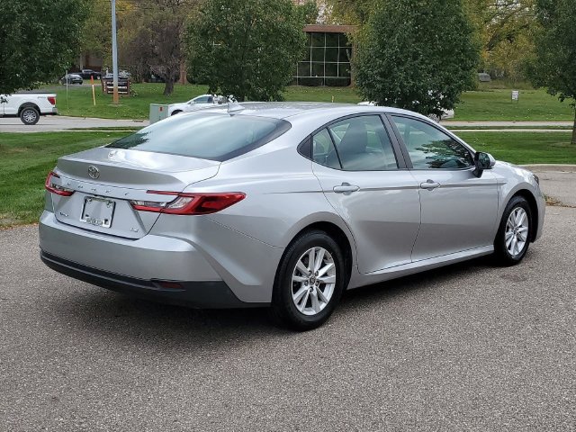 Used 2025 Toyota Camry LE FWD image 4