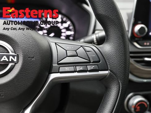 Used 2025 Nissan Altima 2.5 SV image 16