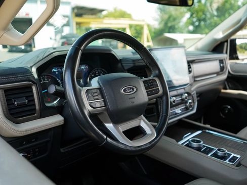 Used 2022 Ford Expedition Limited AWD/4WD image 6