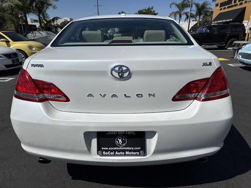 Used 2010 Toyota Avalon XLS image 4