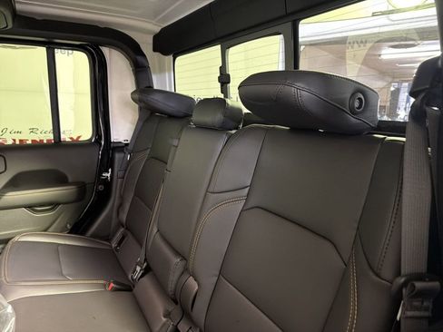 New 2026 Jeep Gladiator Sport AWD/4WD image 26