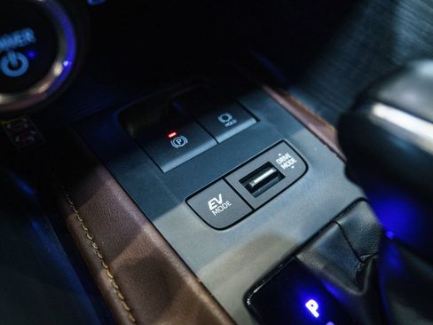 Certified 2023 Toyota Venza Limited AWD/4WD image 30