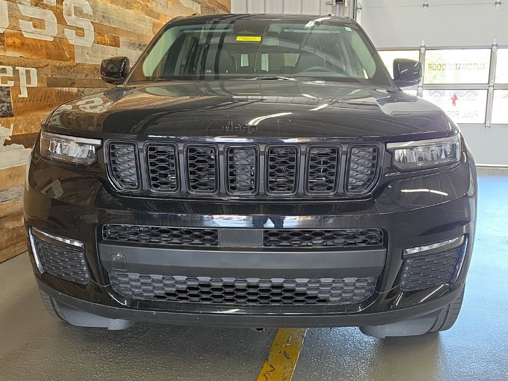Used 2022 Jeep Grand Cherokee L Limited w/ Black Appearance Package AWD/4WD image 22