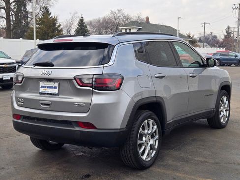 Used 2022 Jeep Compass Latitude w/ Sun and Sound Group AWD/4WD image 12
