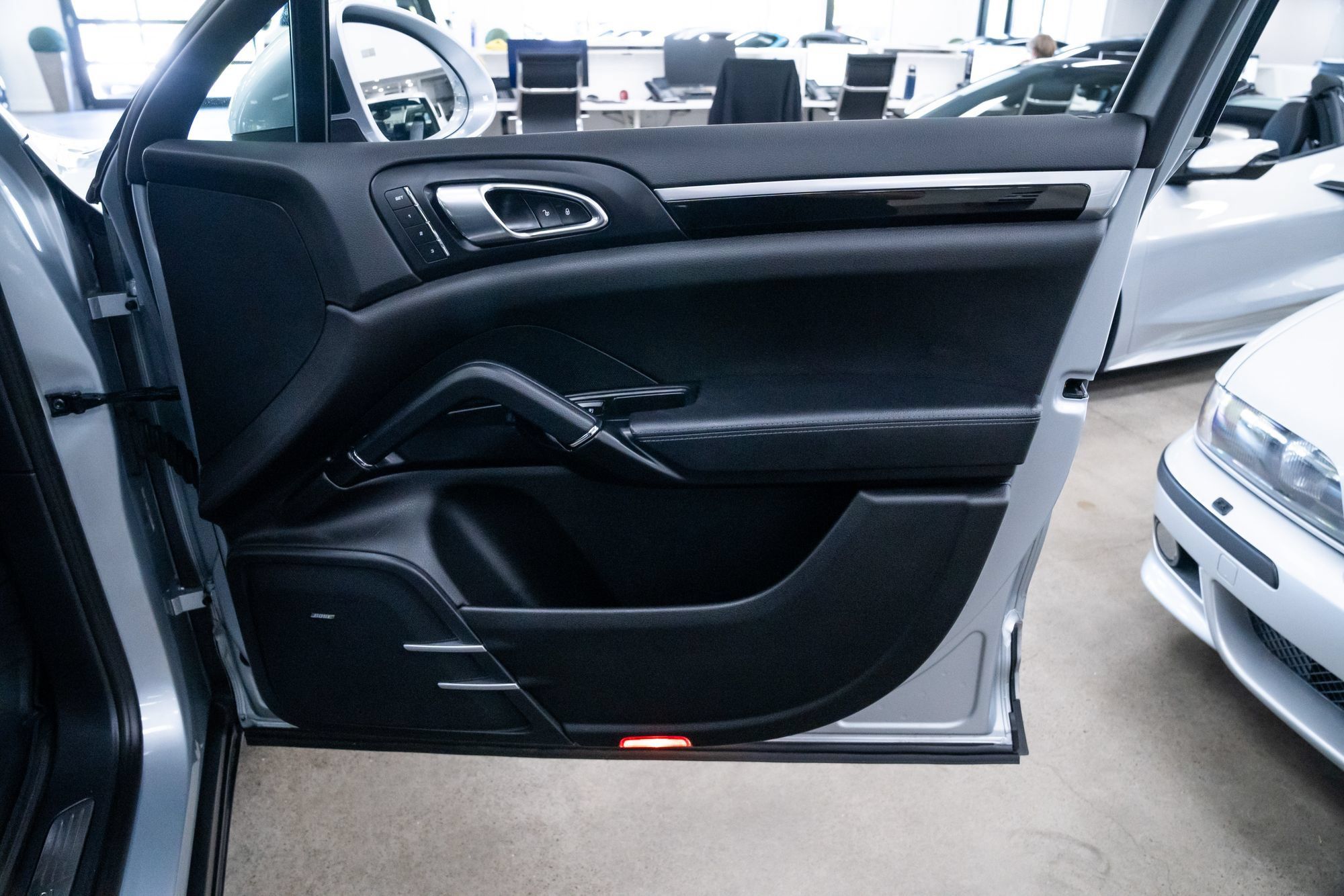Used 2016 Porsche Cayenne AWD/4WD image 23