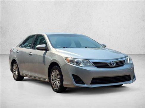 Used 2014 Toyota Camry LE FWD image 3