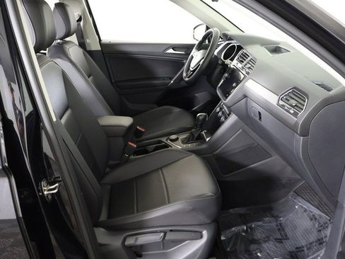 Used 2020 Volkswagen Tiguan SE image 28