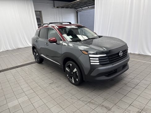 New 2026 Nissan Kicks SR image 3