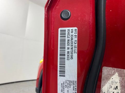 Used 2021 Jeep Compass Latitude AWD/4WD image 32