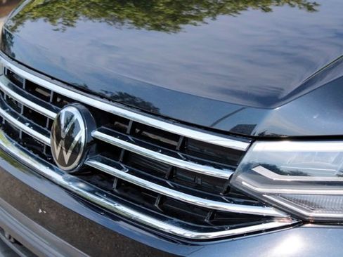 Used 2024 Volkswagen Tiguan SE w/ Panoramic Sunroof Package AWD/4WD image 9