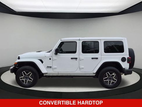 Used 2026 Jeep Wrangler Unlimited Sahara AWD/4WD image 3