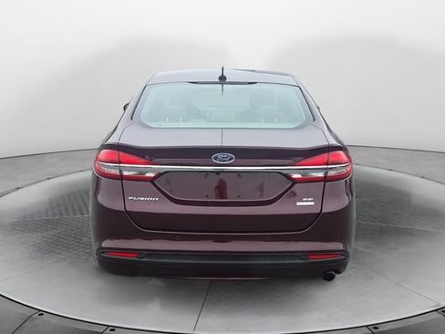 Used 2017 Ford Fusion SE w/ Fusion SE Technology Package FWD image 4