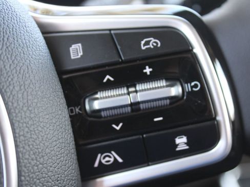 New 2026 Kia Carnival EX FWD image 40