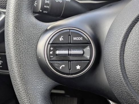 Certified 2025 Kia Soul LX w/ LX Technology Package FWD image 25