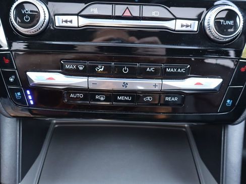 Used 2021 Ford Explorer Limited w/ Equipment Group 301A AWD/4WD image 14