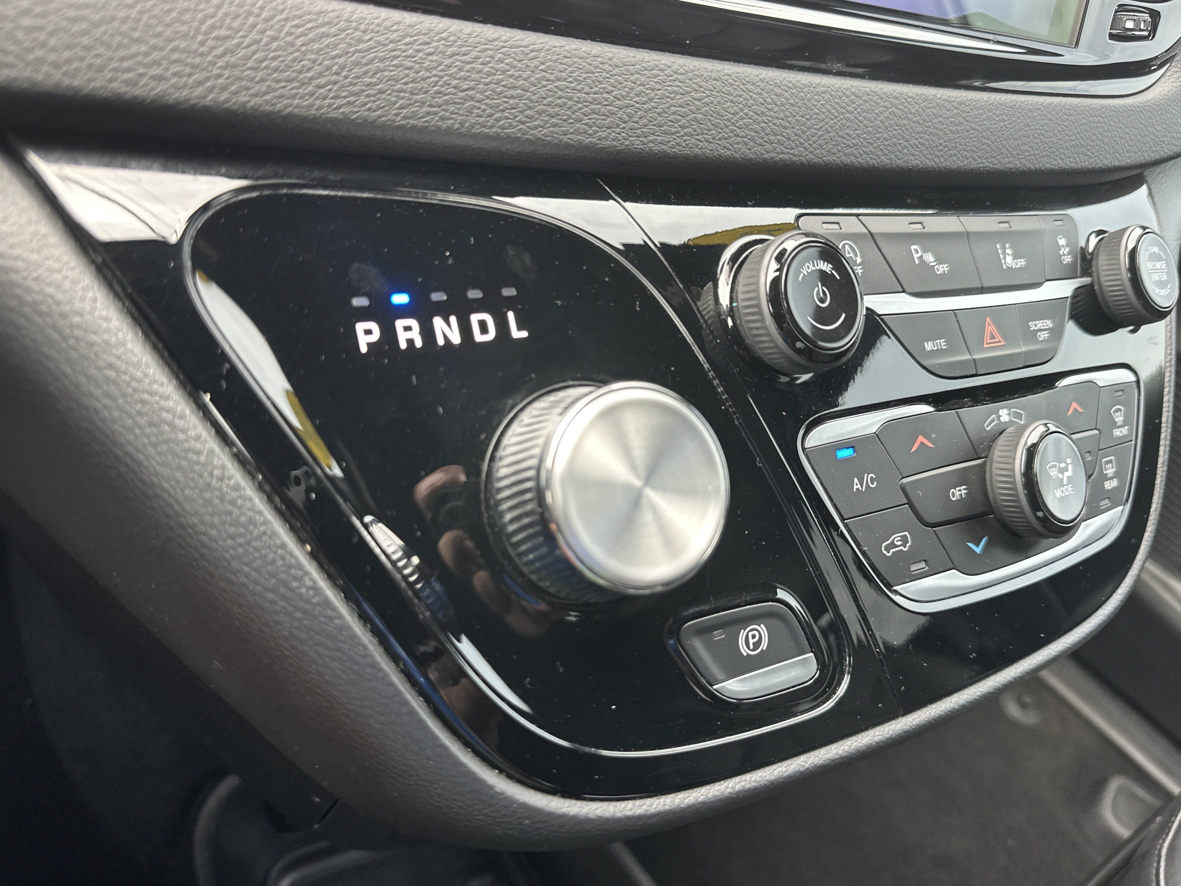 Used 2025 Chrysler Pacifica Select FWD image 30