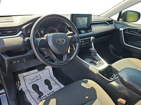 Used 2022 Toyota RAV4 LE FWD image 13