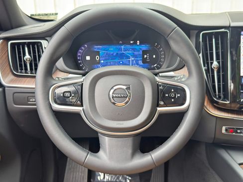 Used 2023 Volvo XC60 B5 Ultimate w/ Climate Package FWD image 22
