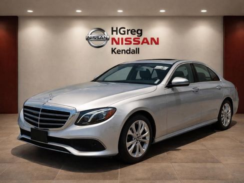 Used 2018 Mercedes-Benz E 300 4MATIC w/ Premium 2 Package (Q02) image 3