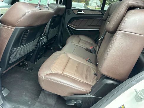 Used 2015 Mercedes-Benz GL 550 4MATIC image 9