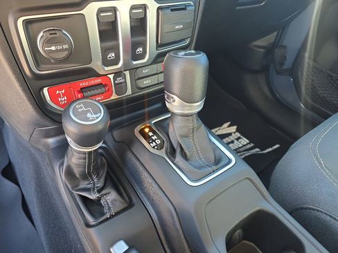 Used 2024 Jeep Wrangler Willys image 18